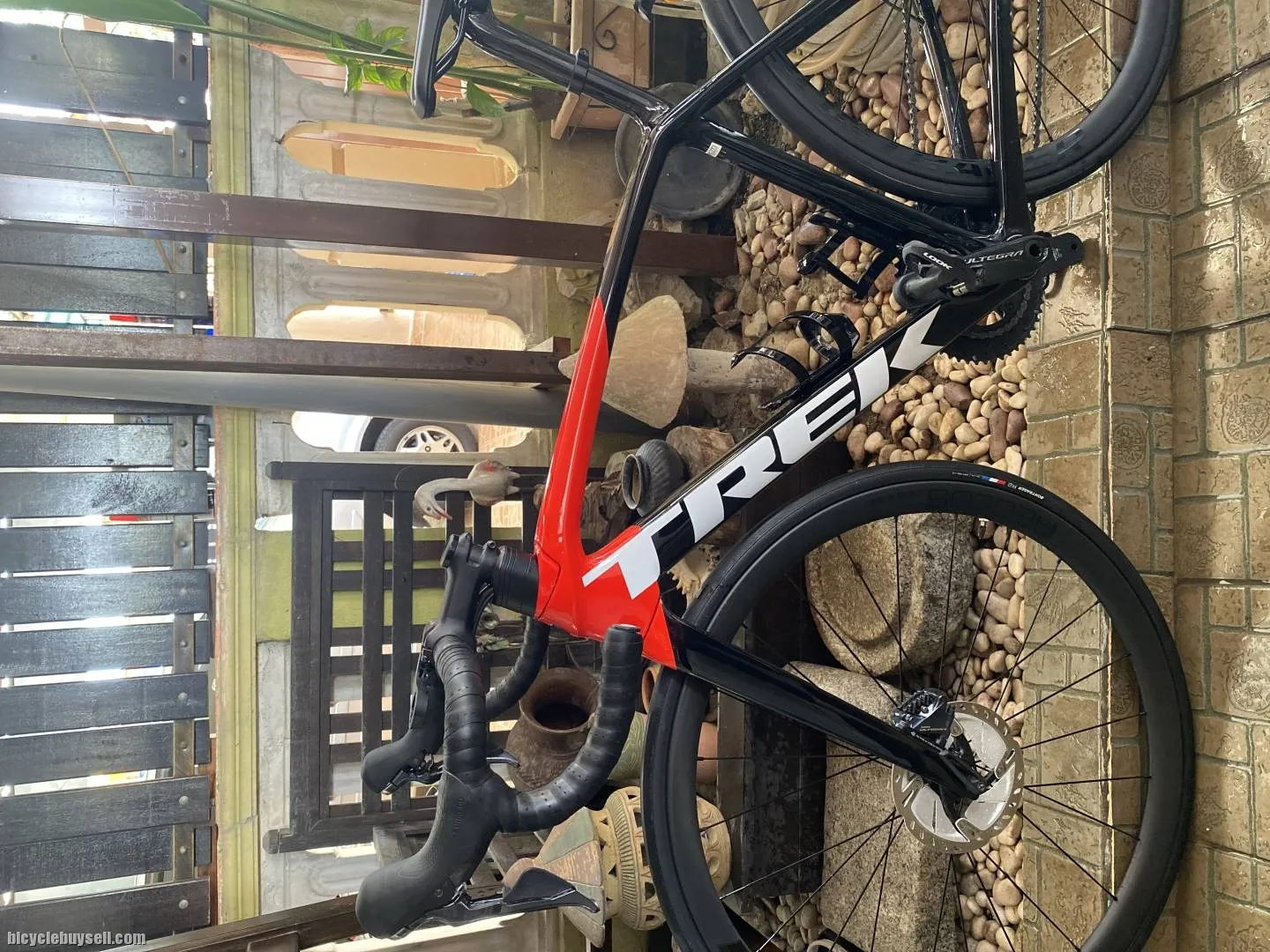 **SOLD**Trek Emonda SL6 Pro Disc size 52 (Black/radioactive red)