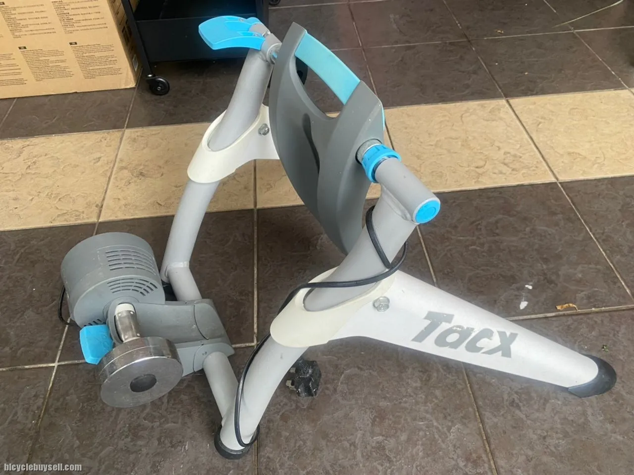 TACX Flow Smart Trainer  c/w Mat