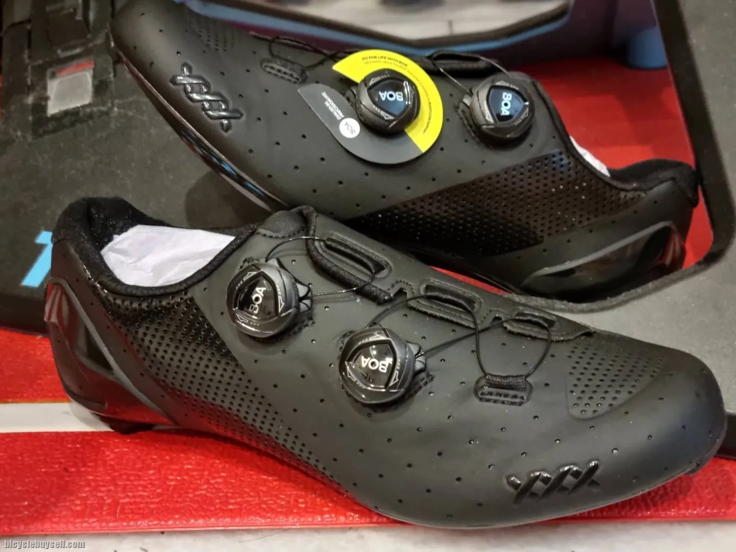 Bontrager XXX Road Shoes Size 43-New In Box