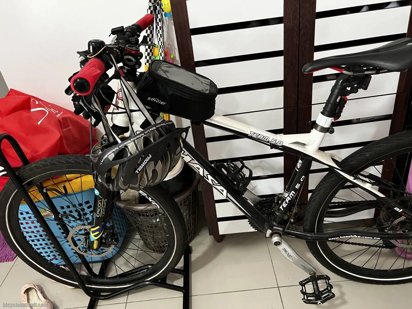 Custom hardtail mountain bike