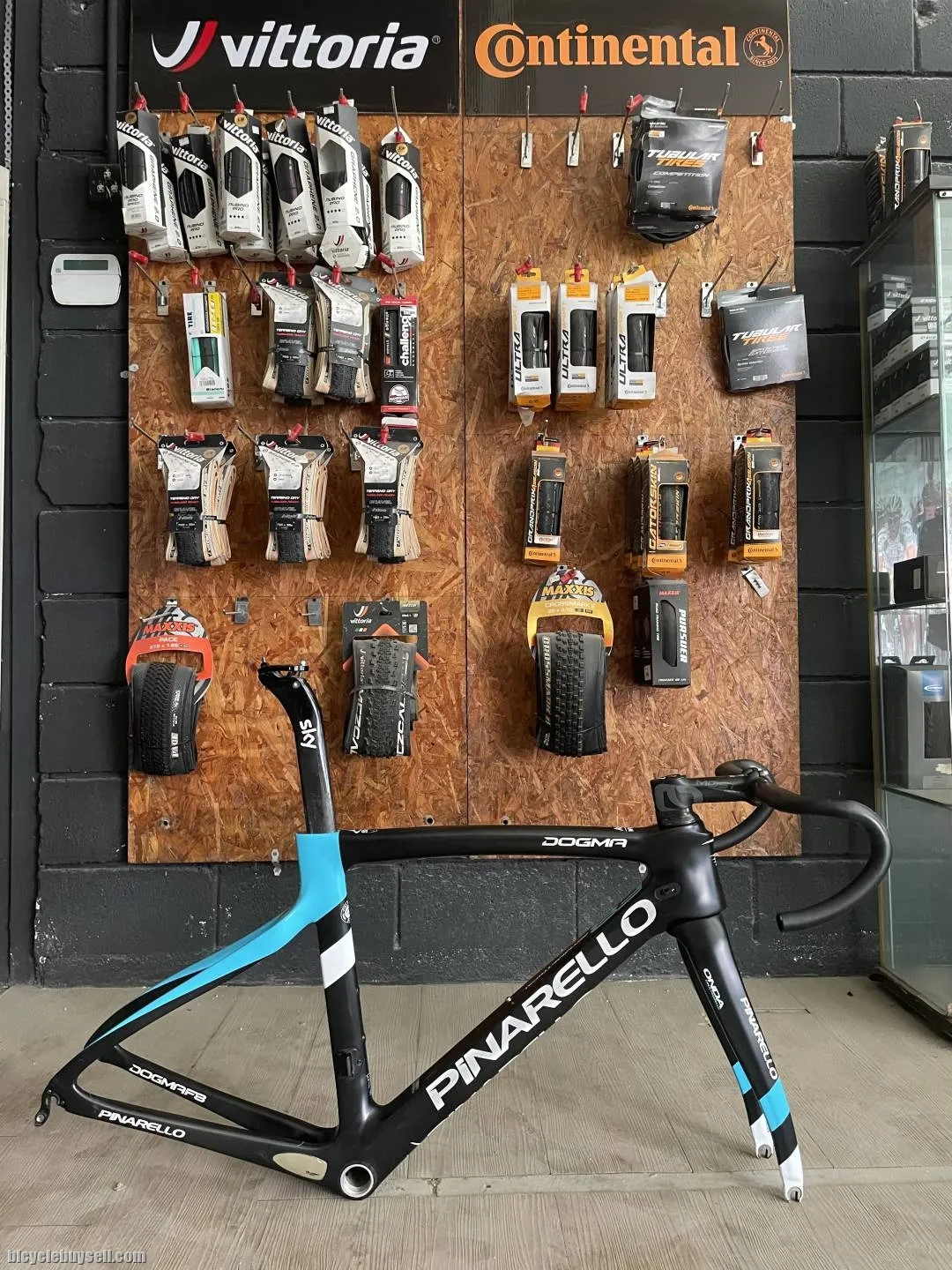 (SOLD) Pinarello Dogma F8 Sky Team Colourway