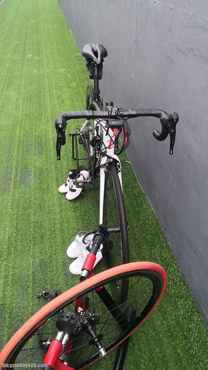 USED ISAAC Pascal Roadbike with a lot of free gift