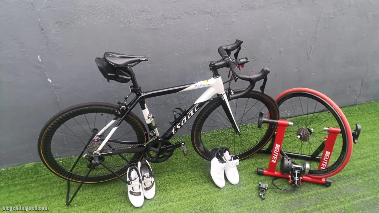 USED ISAAC Pascal Roadbike with a lot of free gift