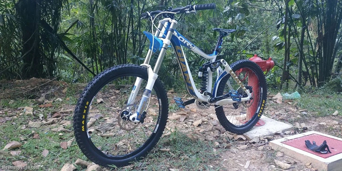 Giant Glory 26er downhill jualan combo