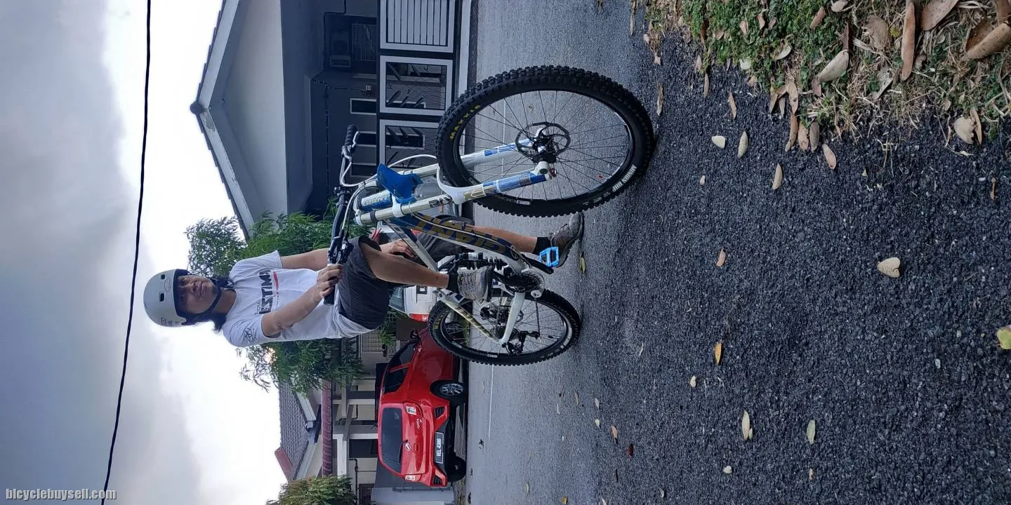 Giant Glory 26er downhill jualan combo
