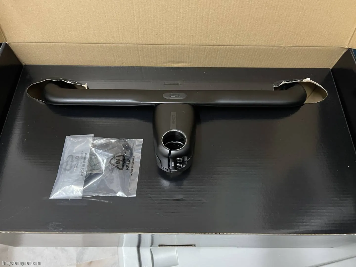 Hollowgram KNOT SAVE systembar:  Handlebar 400mm Stem 90mm