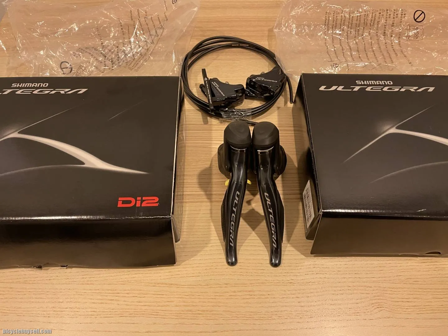 Shimano Ultegra ST-R8070 Di2 Disc Shifter Set for 11 Speed