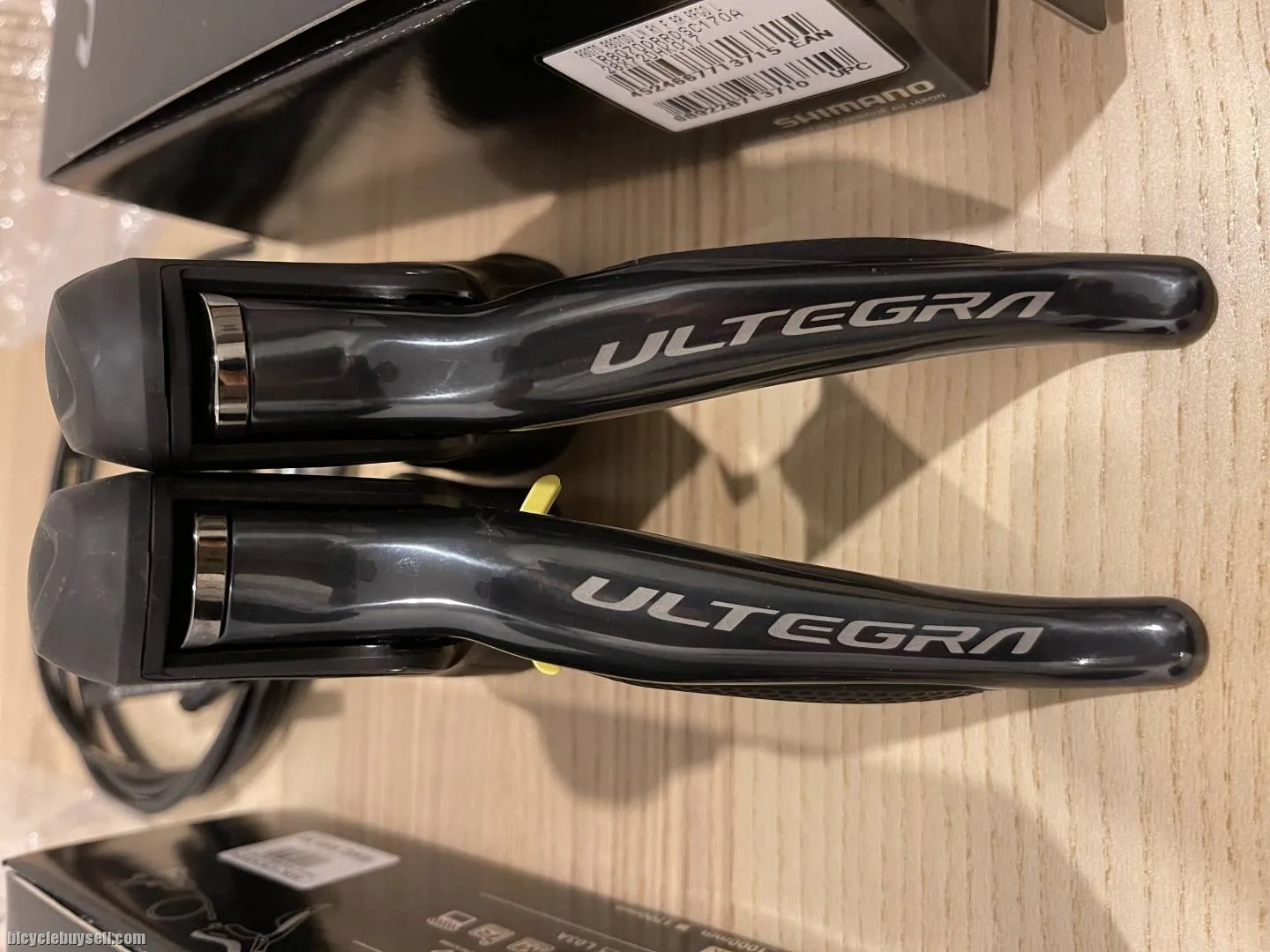 Shimano Ultegra ST-R8070 Di2 Disc Shifter Set for 11 Speed