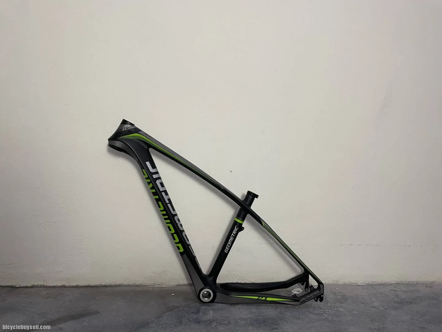 Geometric mtb frame