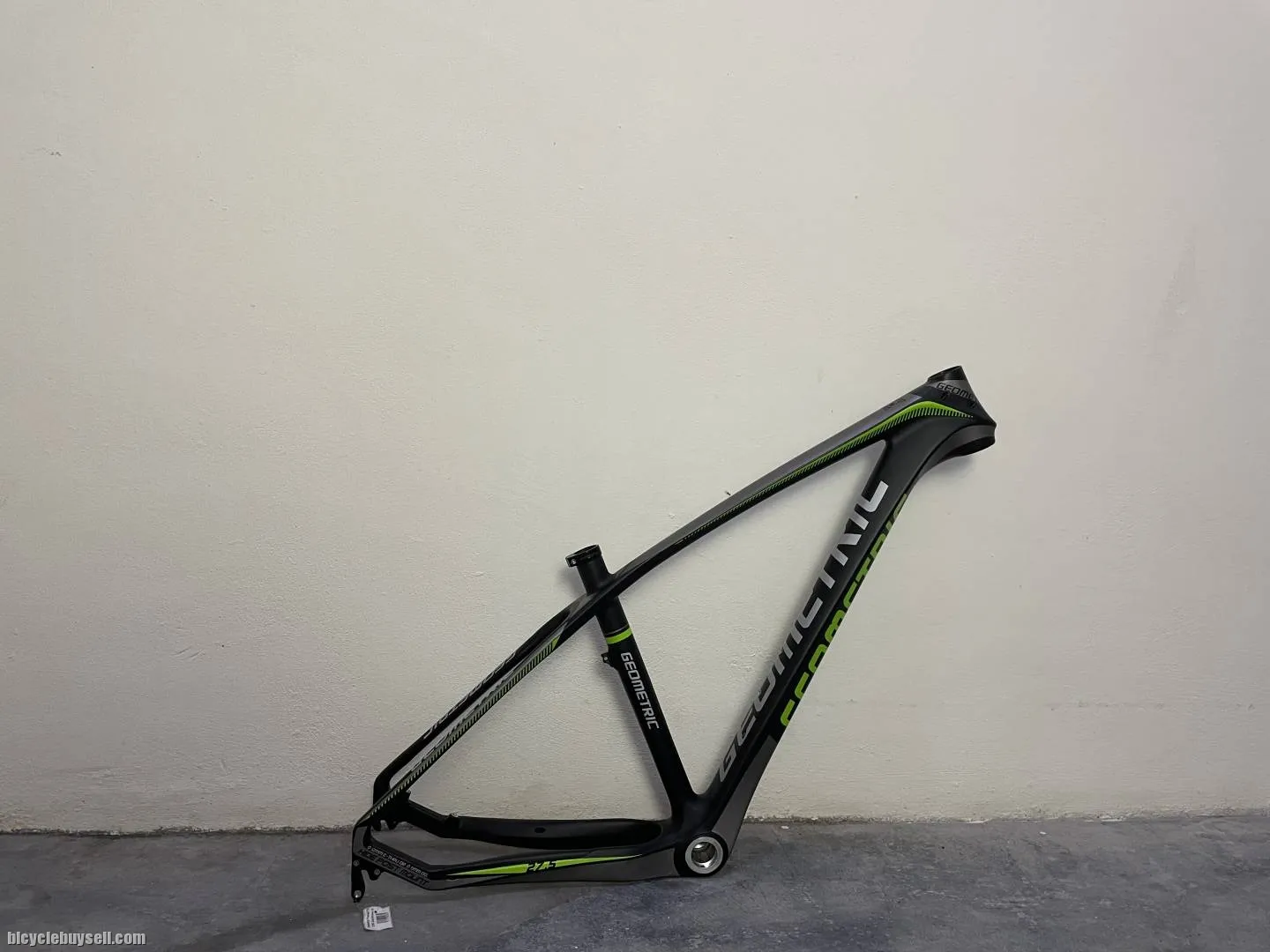 Geometric mtb frame