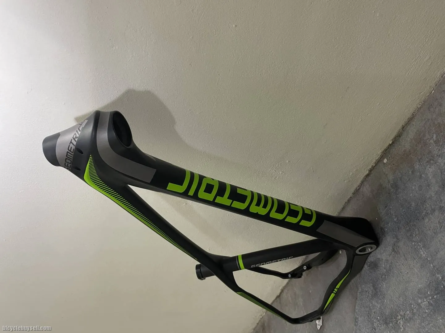 Geometric mtb frame