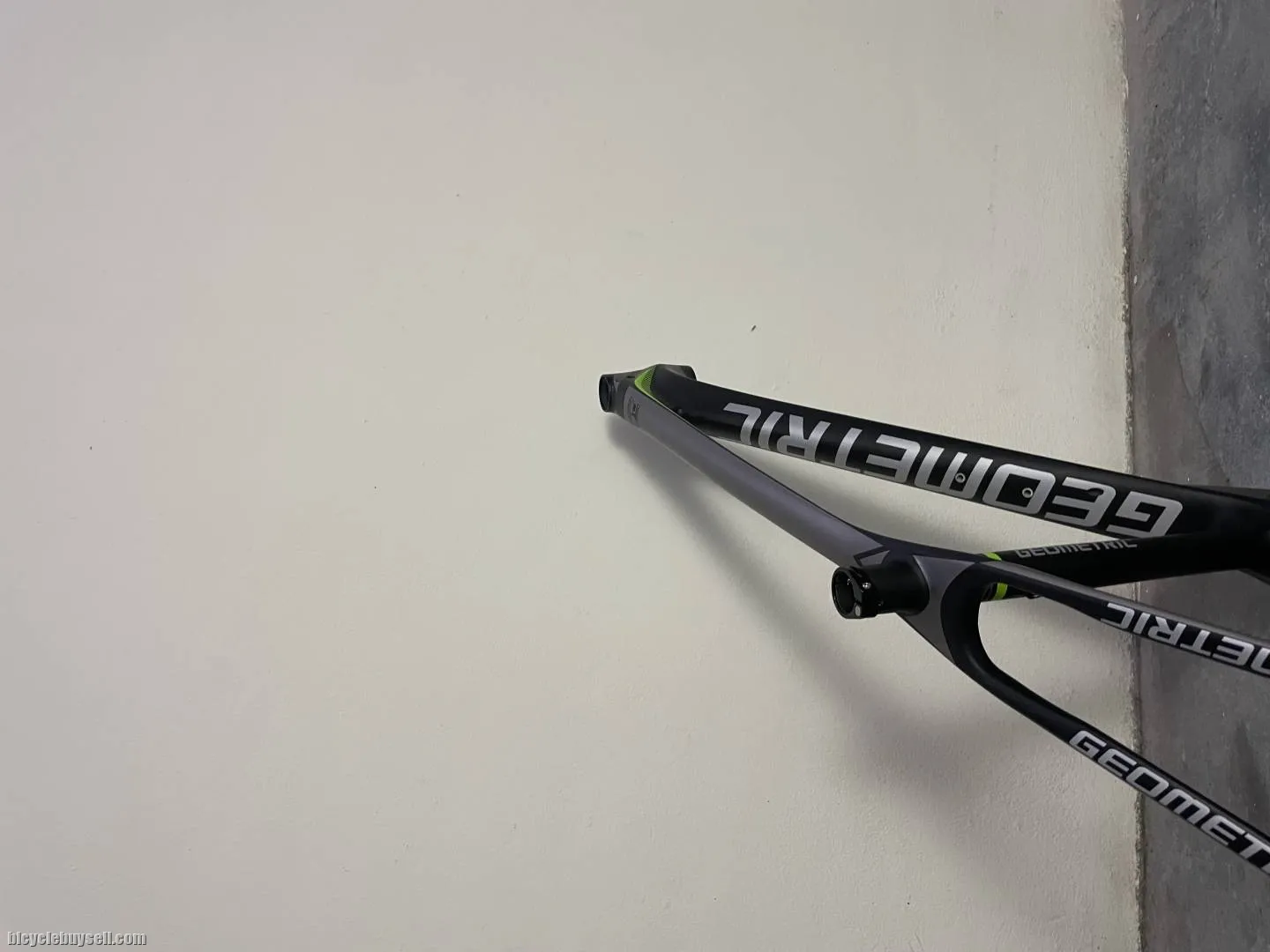 Geometric mtb frame