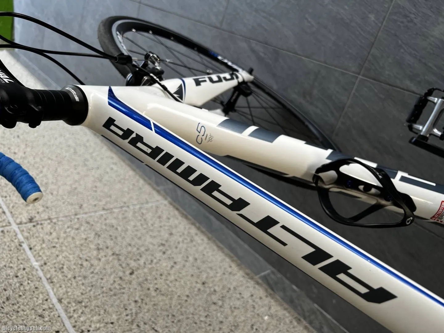Fuji Altamira 2.5 - complete bike