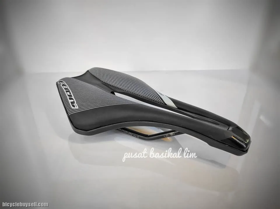 Feruni Fe-20 saddle