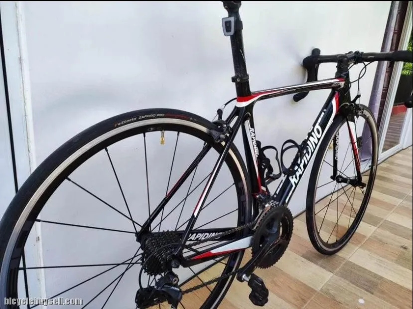 Full Carbon Fiber Roadbike  Full 105 Groupset 11 Speed Rapidino Veloci