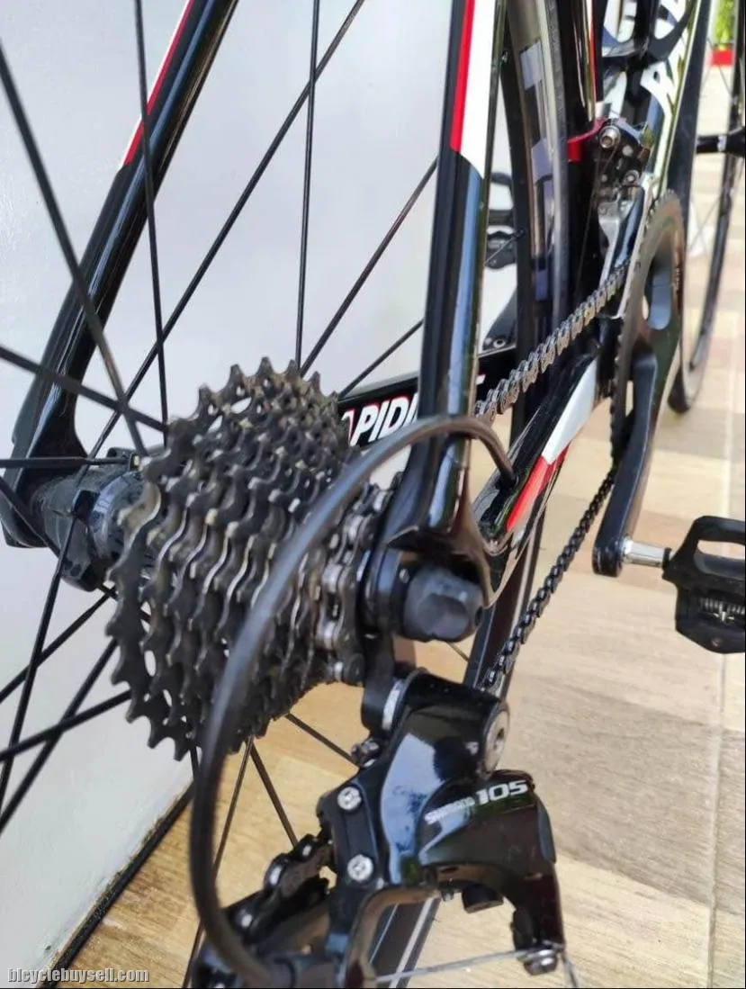 Full Carbon Fiber Roadbike  Full 105 Groupset 11 Speed Rapidino Veloci
