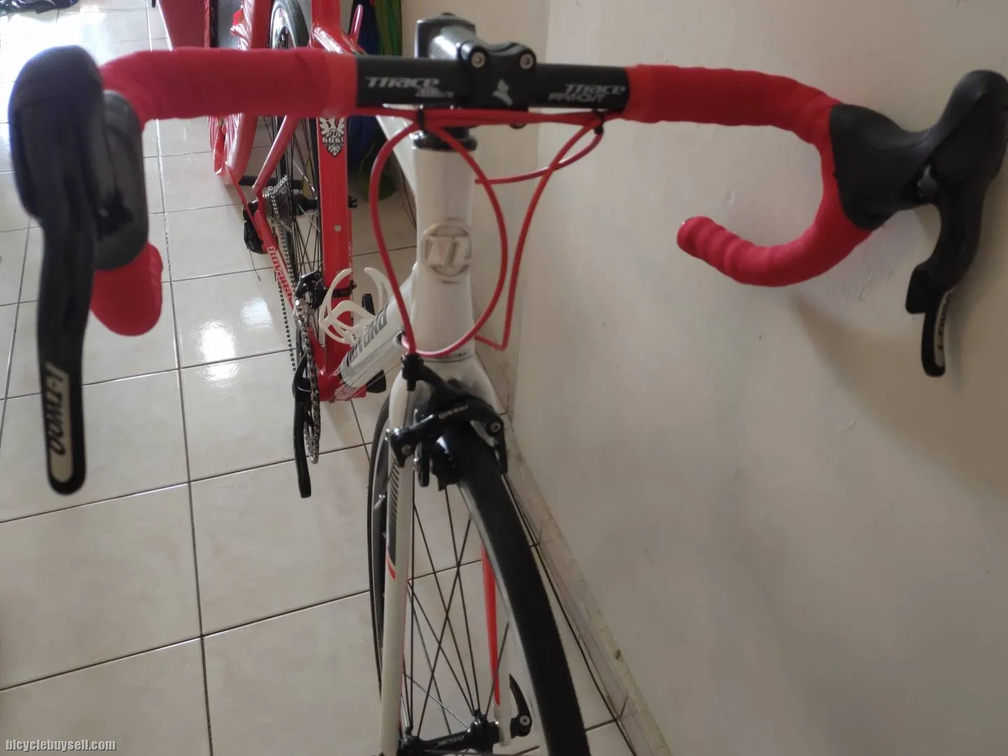 8kg Road Bike Novara Strada 22sp