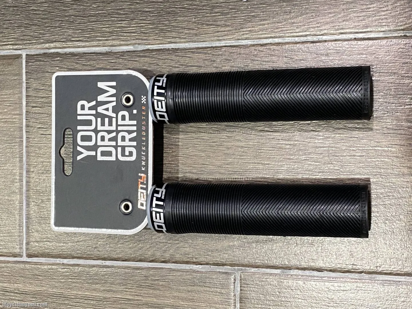 Deity Knuckleduster Lock On Grip (NEW)