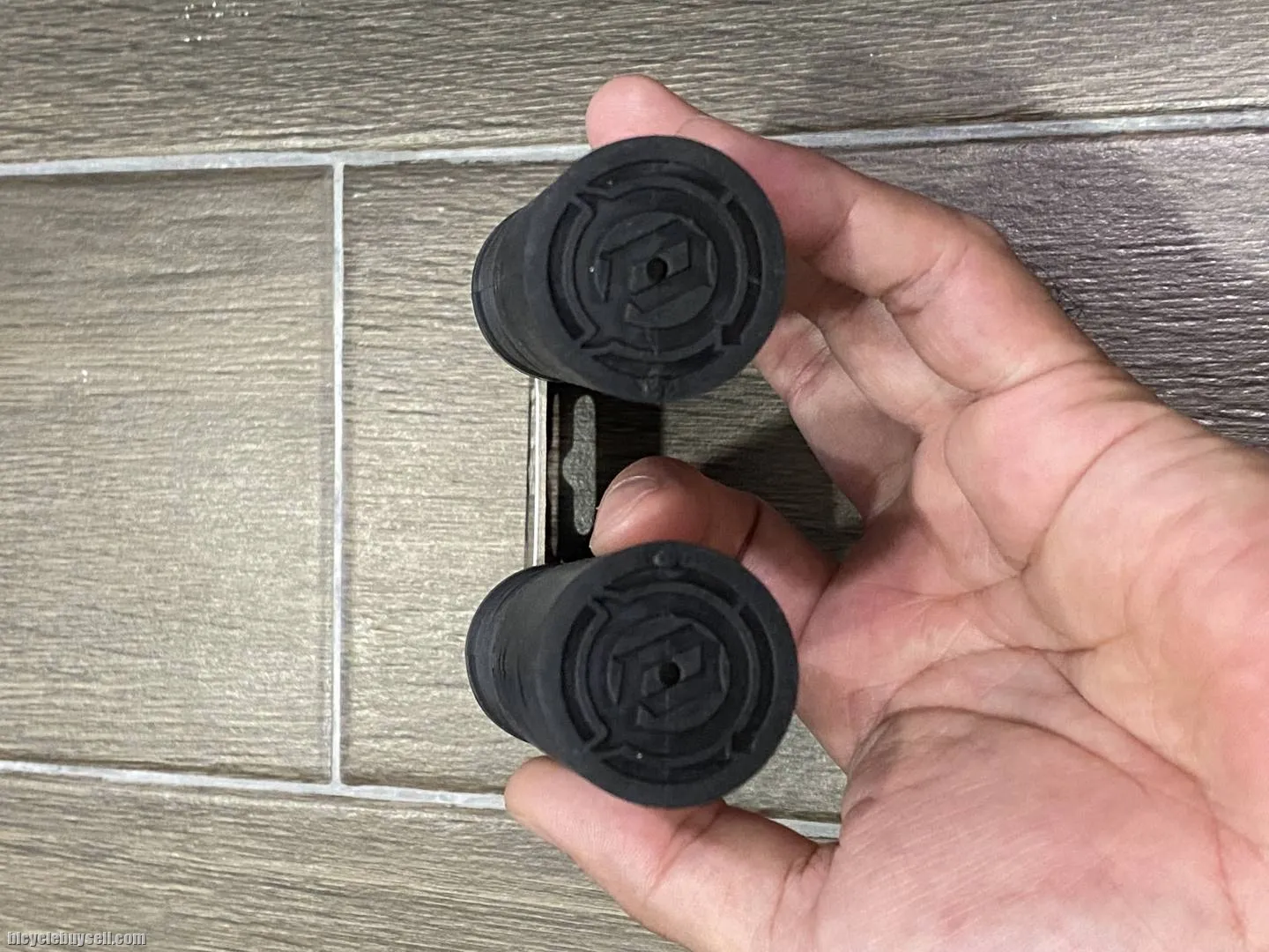 Deity Knuckleduster Lock On Grip (NEW)