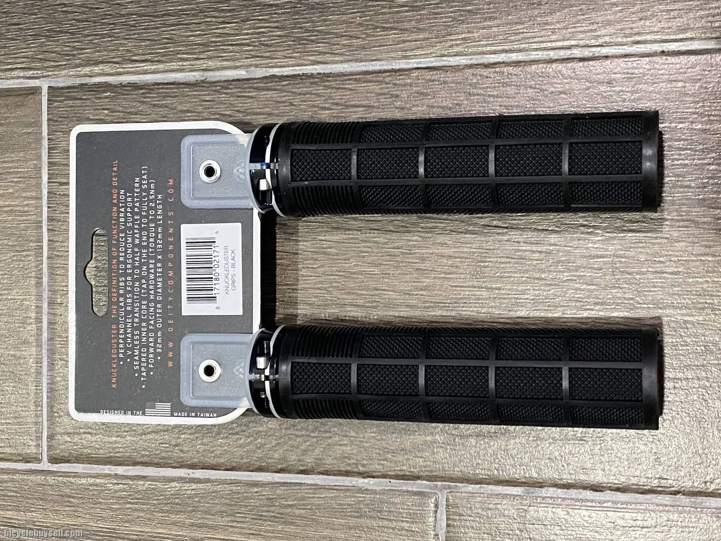 Deity Knuckleduster Lock On Grip (NEW)
