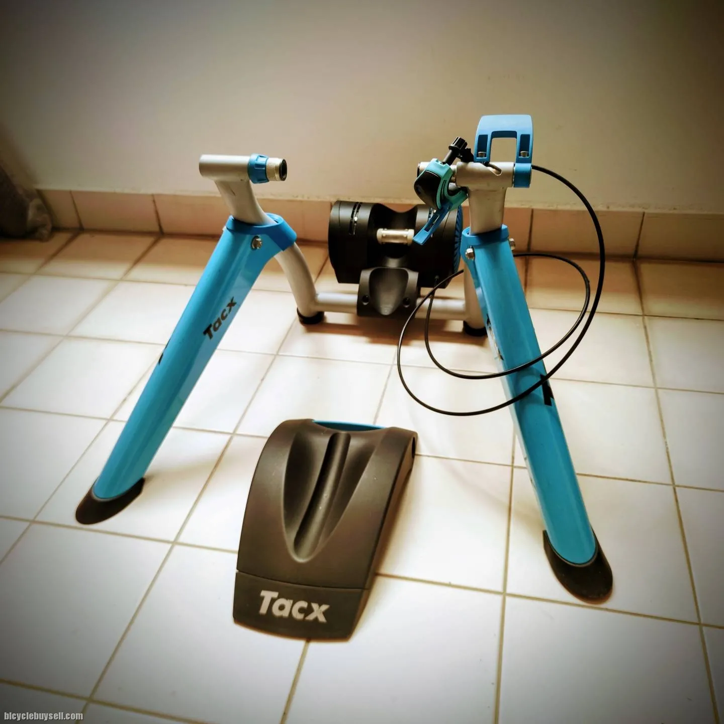 TACX Booster indoor trainer
