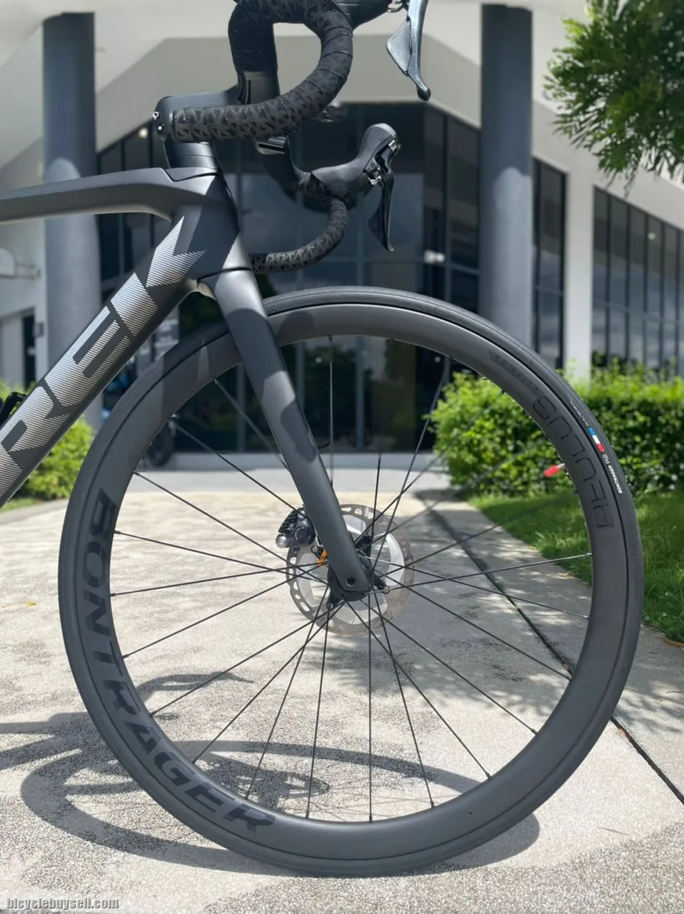 2022 Trek Emonda SLR Disc Project One OCLV 800.