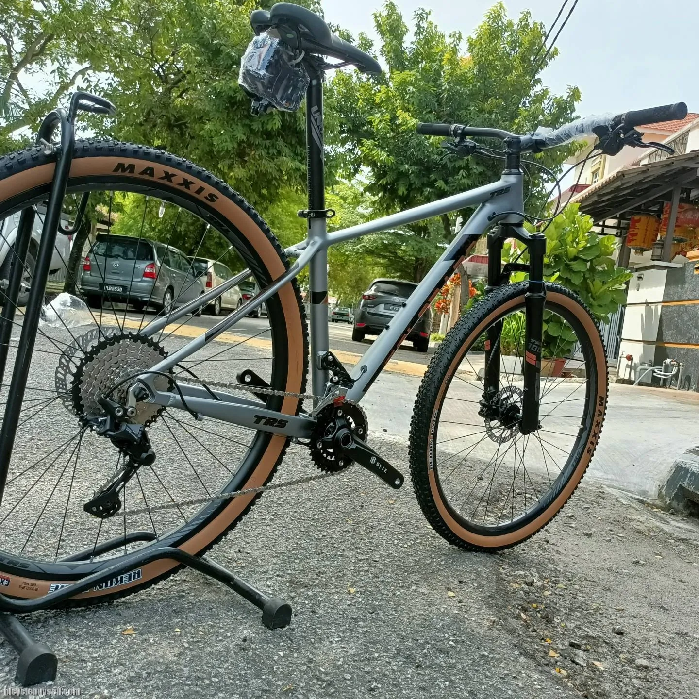 29â€ tra colorado 22sp shimano deore (2x11s) airfork mtb bike