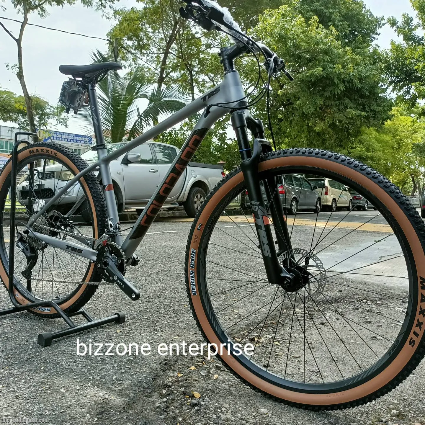 29â€ tra colorado 22sp shimano deore (2x11s) airfork mtb bike