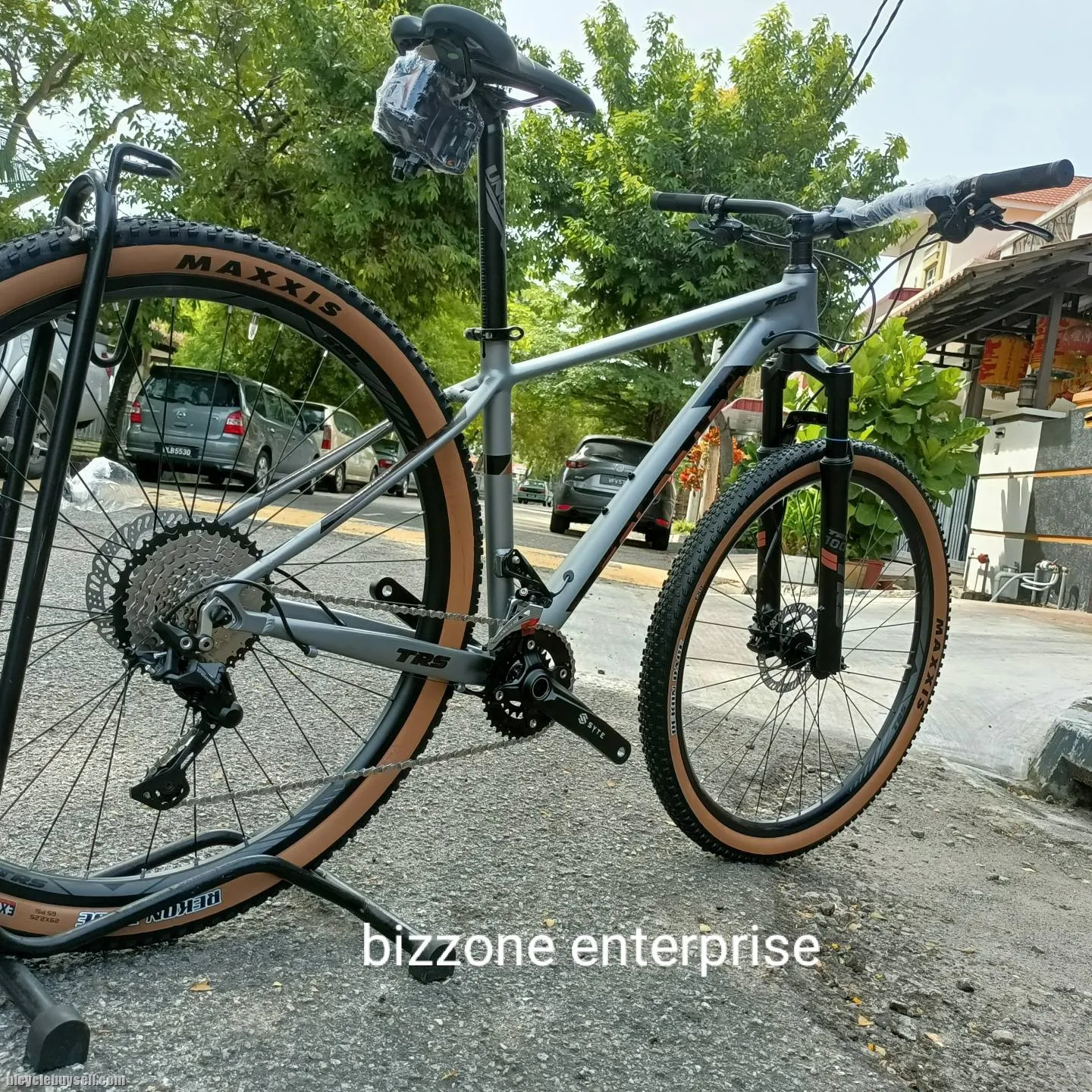 29â€ tra colorado 22sp shimano deore (2x11s) airfork mtb bike