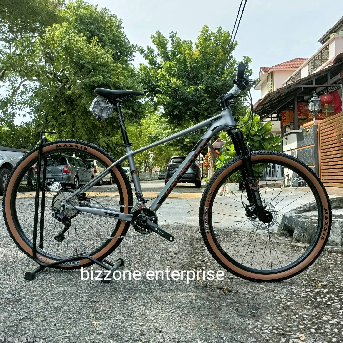 29â€ tra colorado 22sp shimano deore (2x11s) airfork mtb bike
