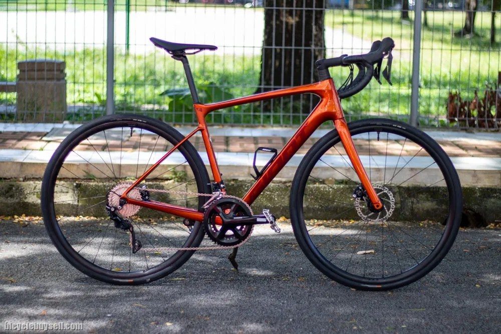 GIANT Defy Advanced 2 (2022) | Endurance Carbon bike (Size-M/Color-Amber Glow)