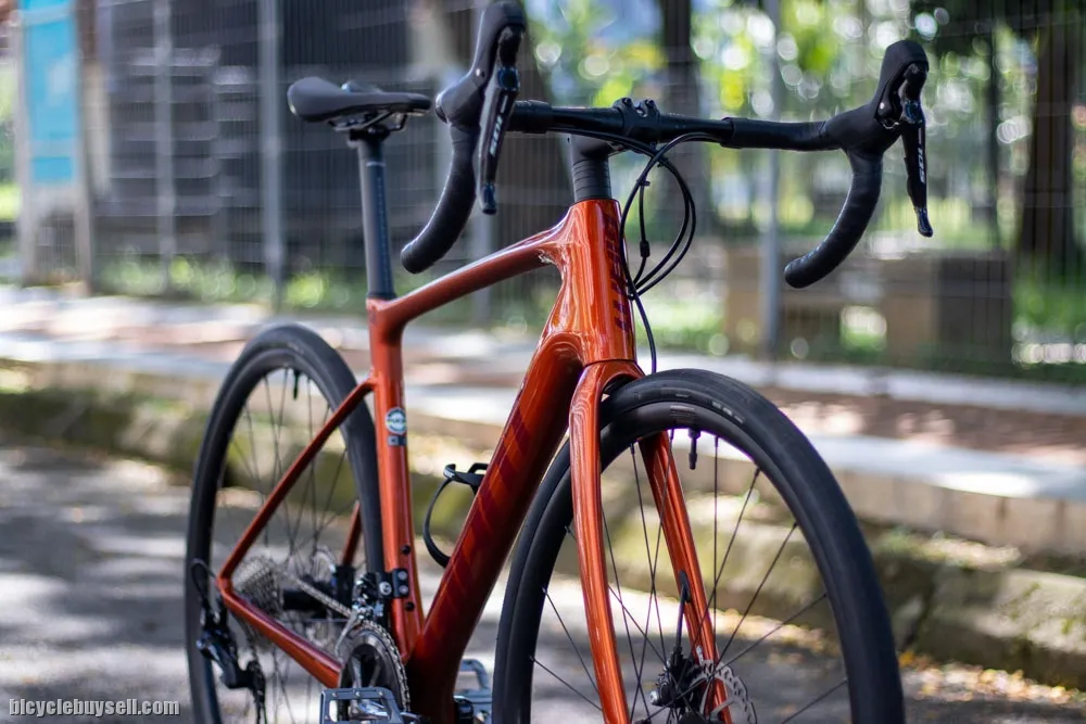 GIANT Defy Advanced 2 (2022) | Endurance Carbon bike (Size-M/Color-Amber Glow)