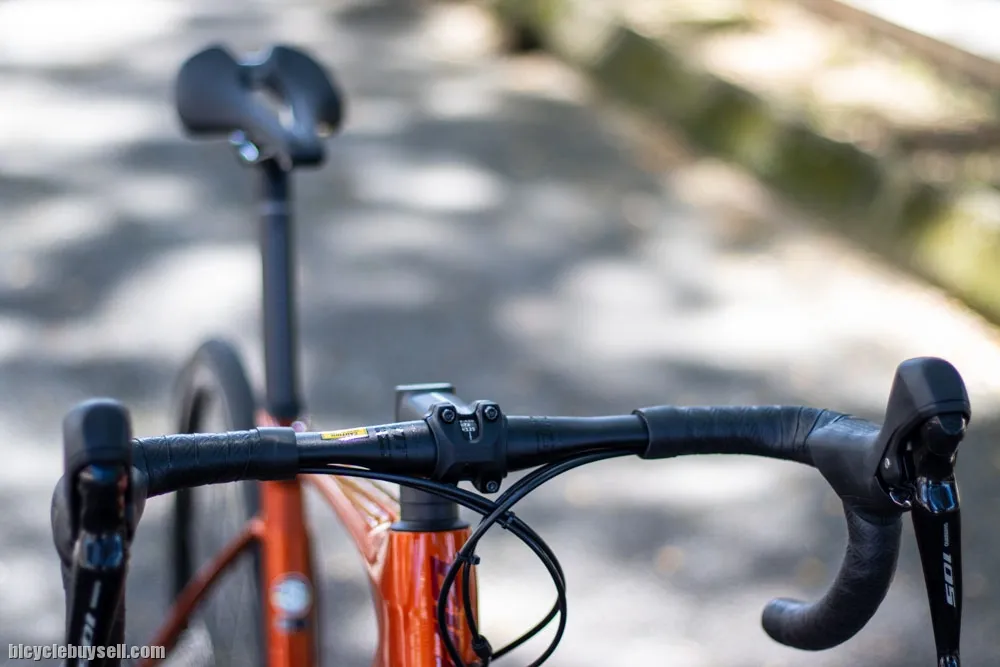 GIANT Defy Advanced 2 (2022) | Endurance Carbon bike (Size-M/Color-Amber Glow)