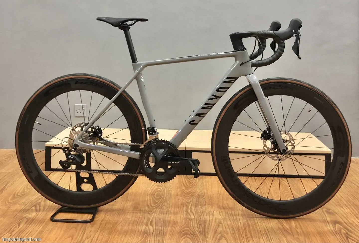 CANYON ULTIMATE CF SL 7 DISC ( Size S for 170-177cm)