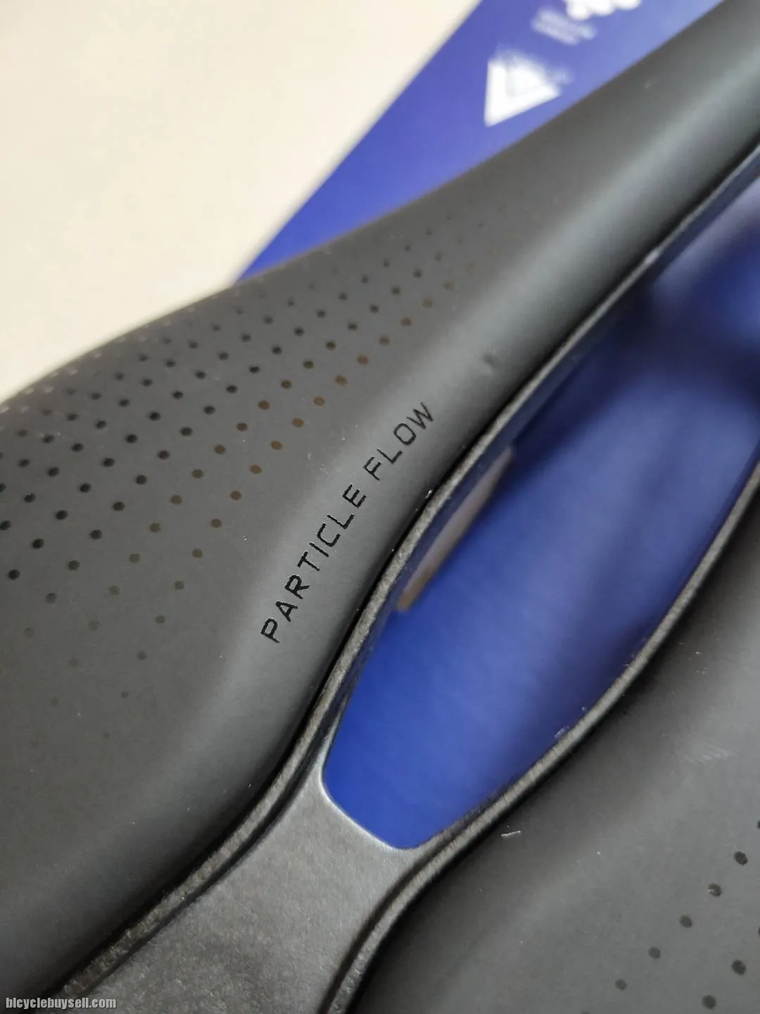 Giant Fleet SL SST Rails Carbon Base Road Bike Saddle Microfiber Black Uniclip