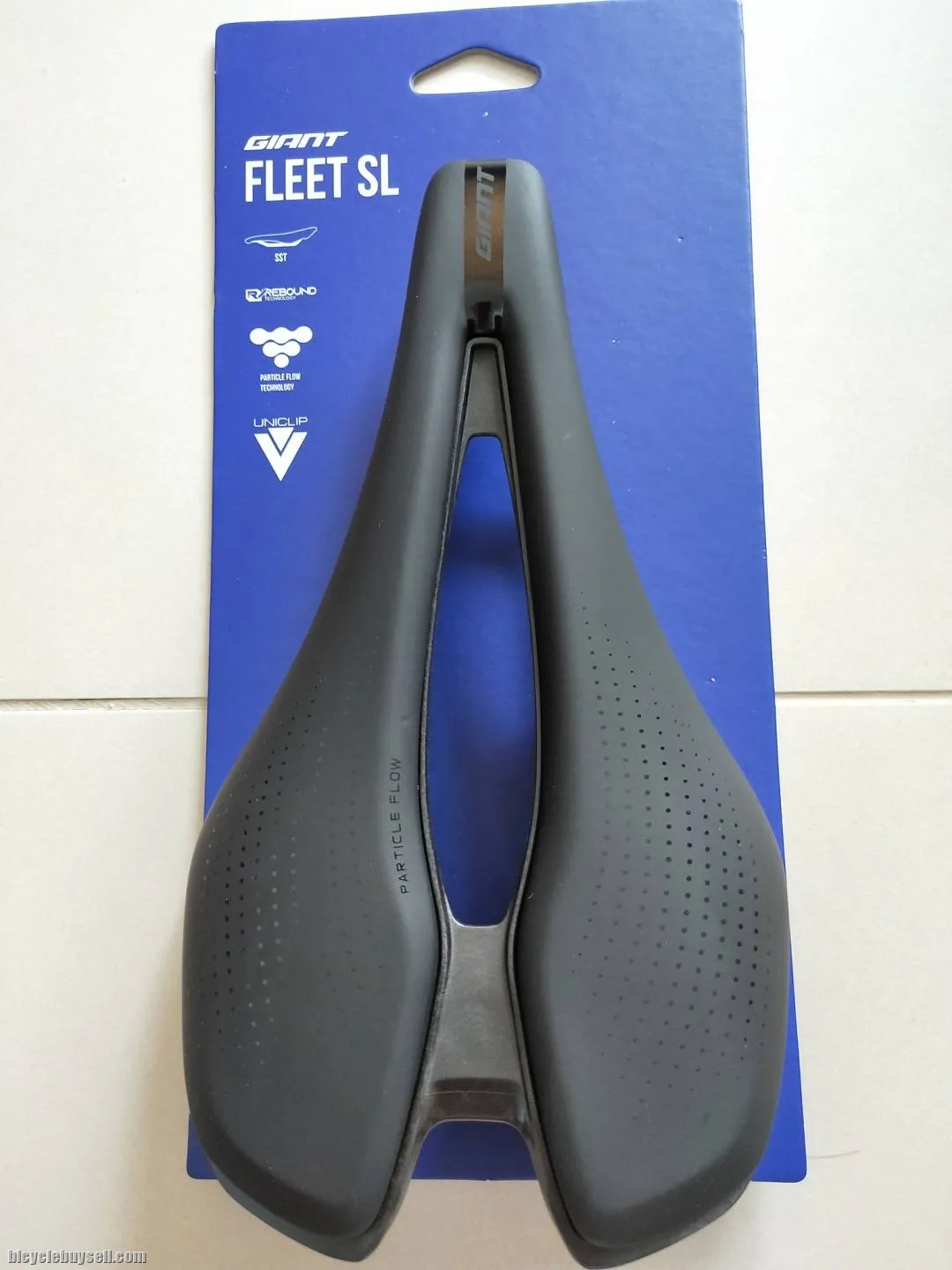 Giant Fleet SL SST Rails Carbon Base Road Bike Saddle Microfiber Black Uniclip