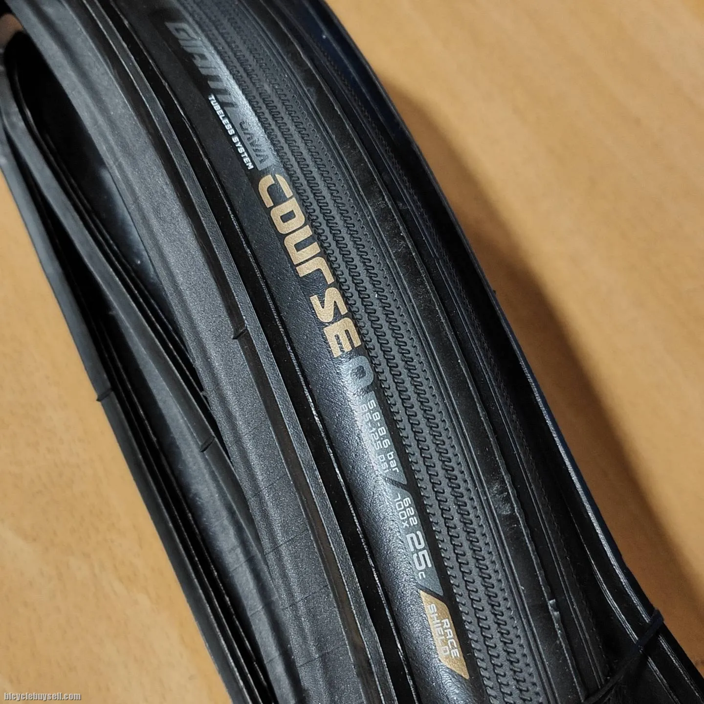 Giant Gavia Course 0 Road Bike Tire 700 x 25C 170 TPI Tubeless System Hookless Rim