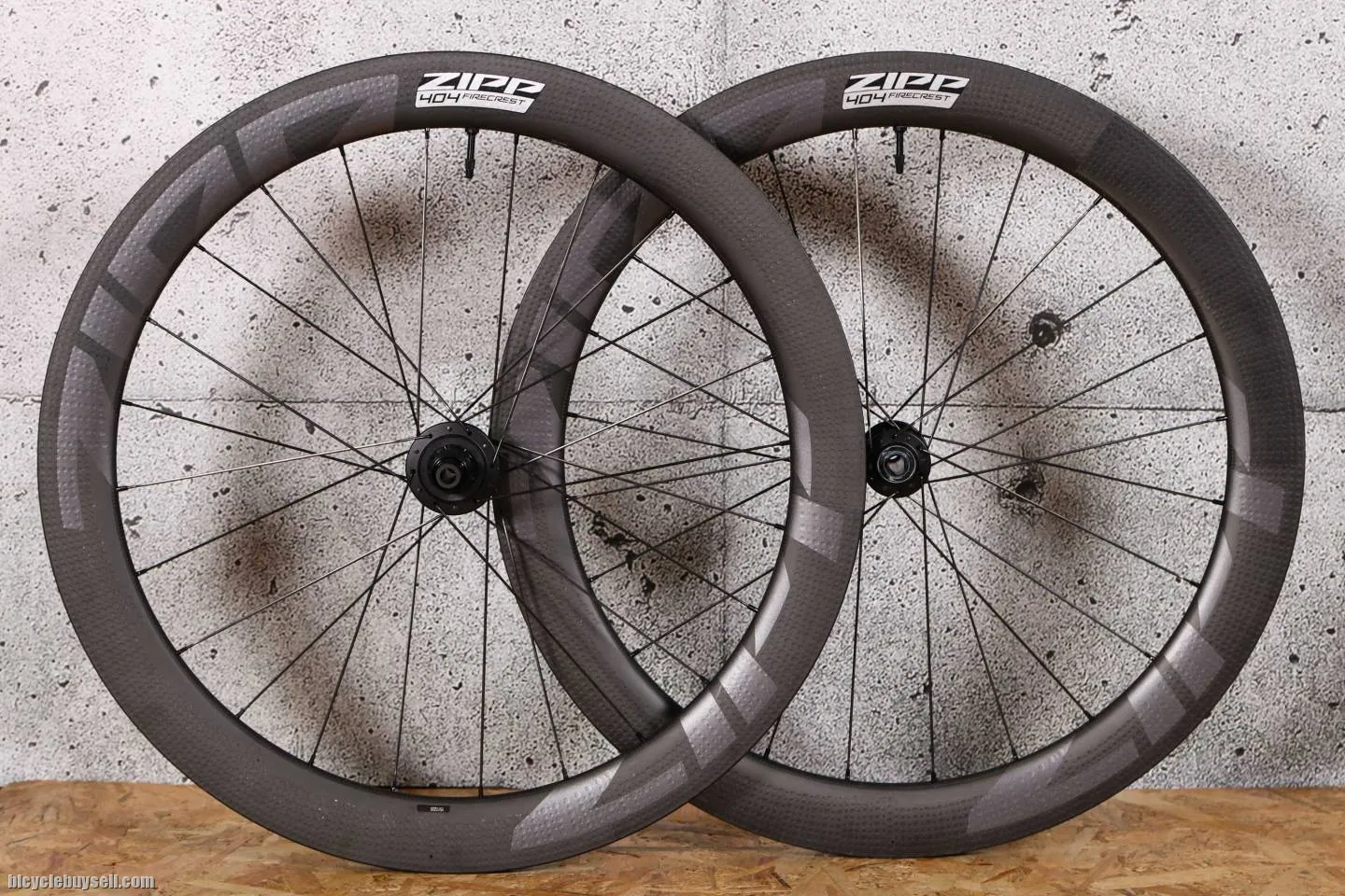 Zipp 404 Firecrest Carbon Tubeless Disc-Brake - READY STOCK