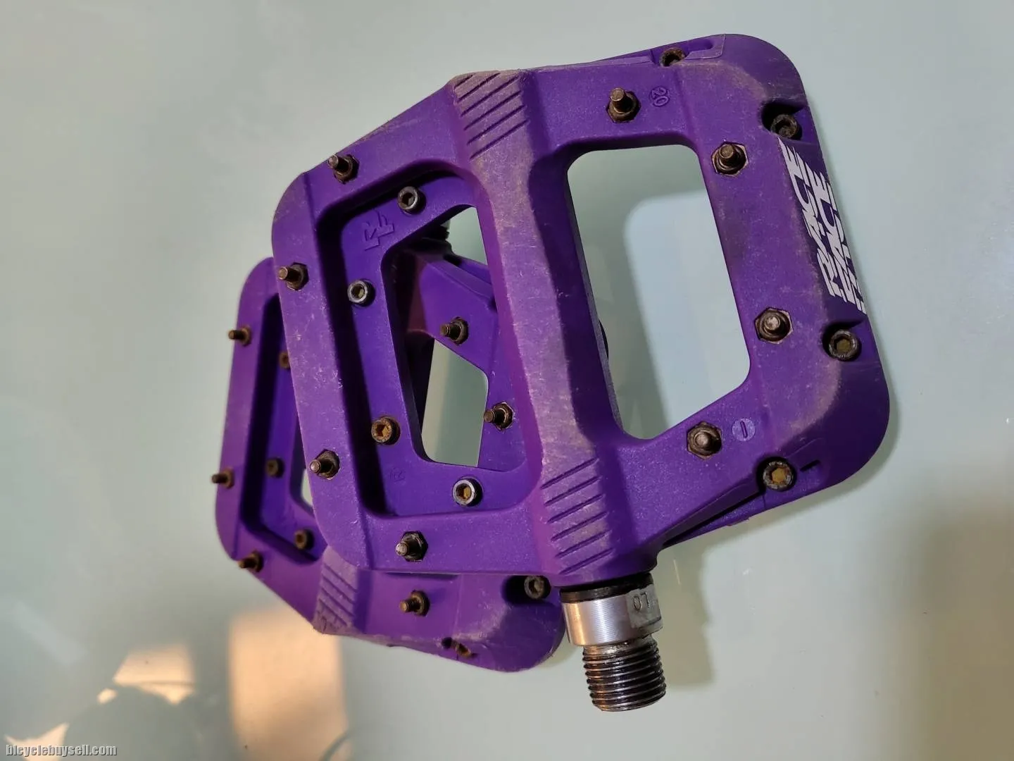SOLD Raceface Chester Flat Pedals