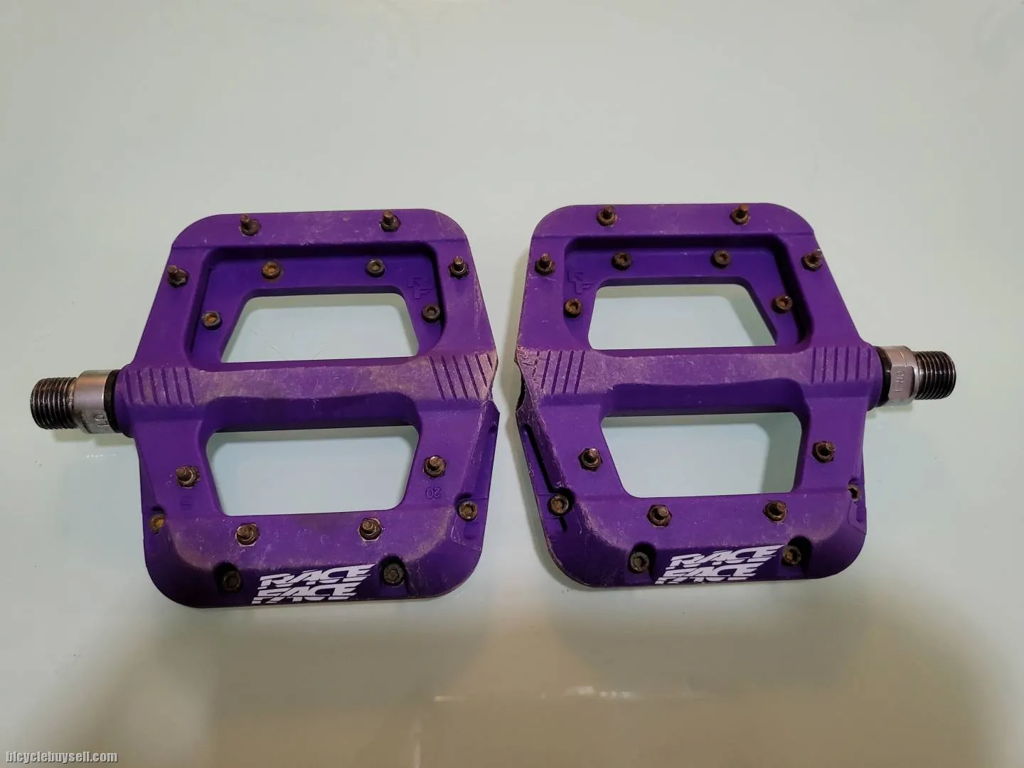 SOLD Raceface Chester Flat Pedals