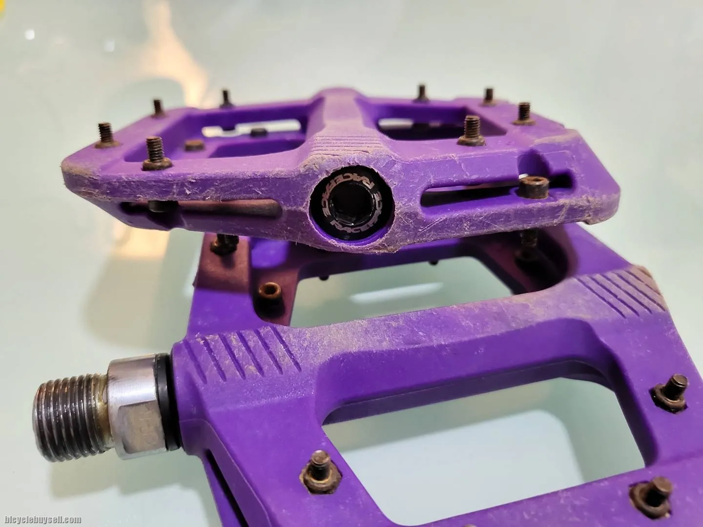SOLD Raceface Chester Flat Pedals