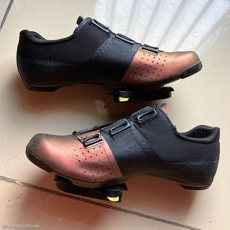 Fizik Tempo Overcurve Iridescent Wide R4