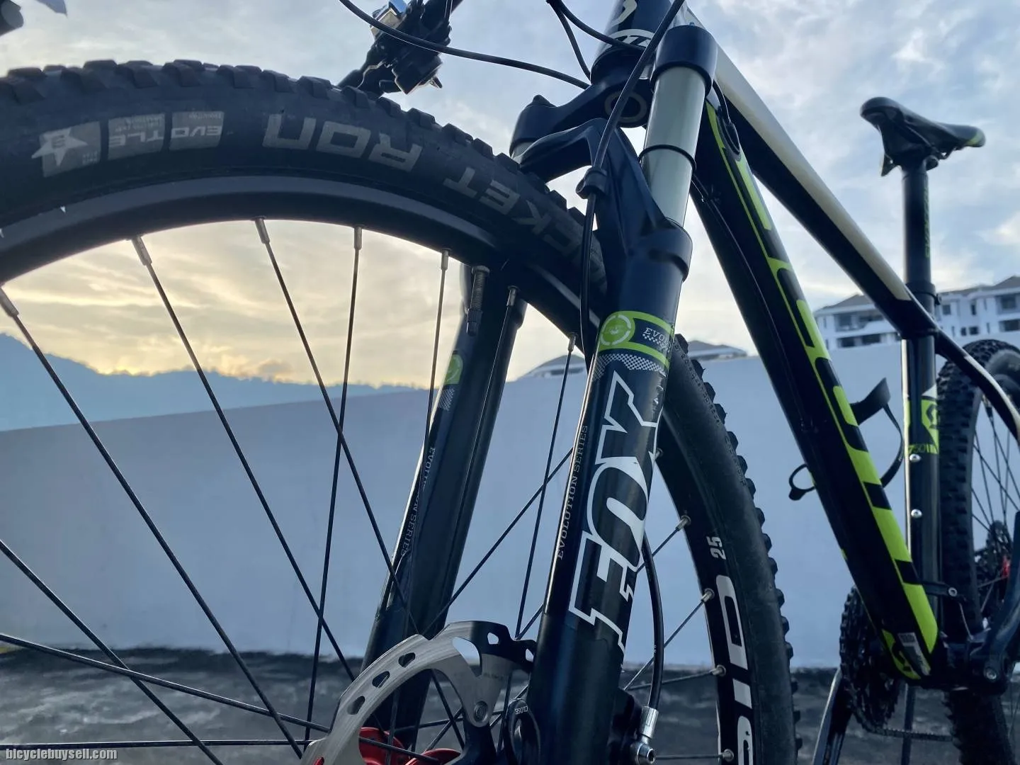 (SOLD) Scott Scale 750