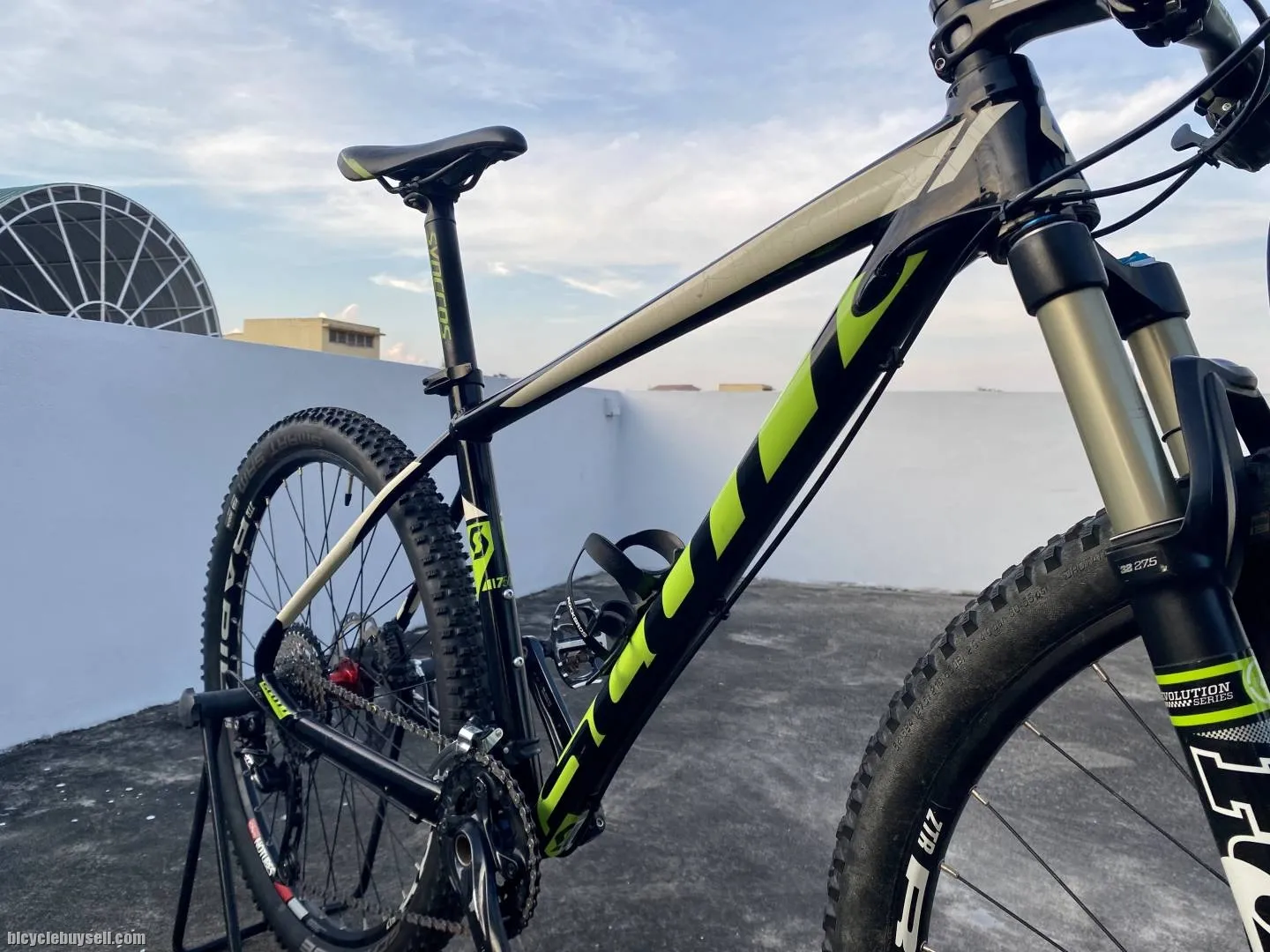 (SOLD) Scott Scale 750