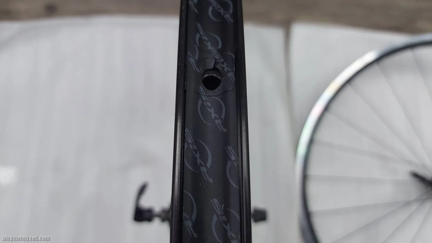 FREE POSTAGE!! Wheelset Axis Sport 700c