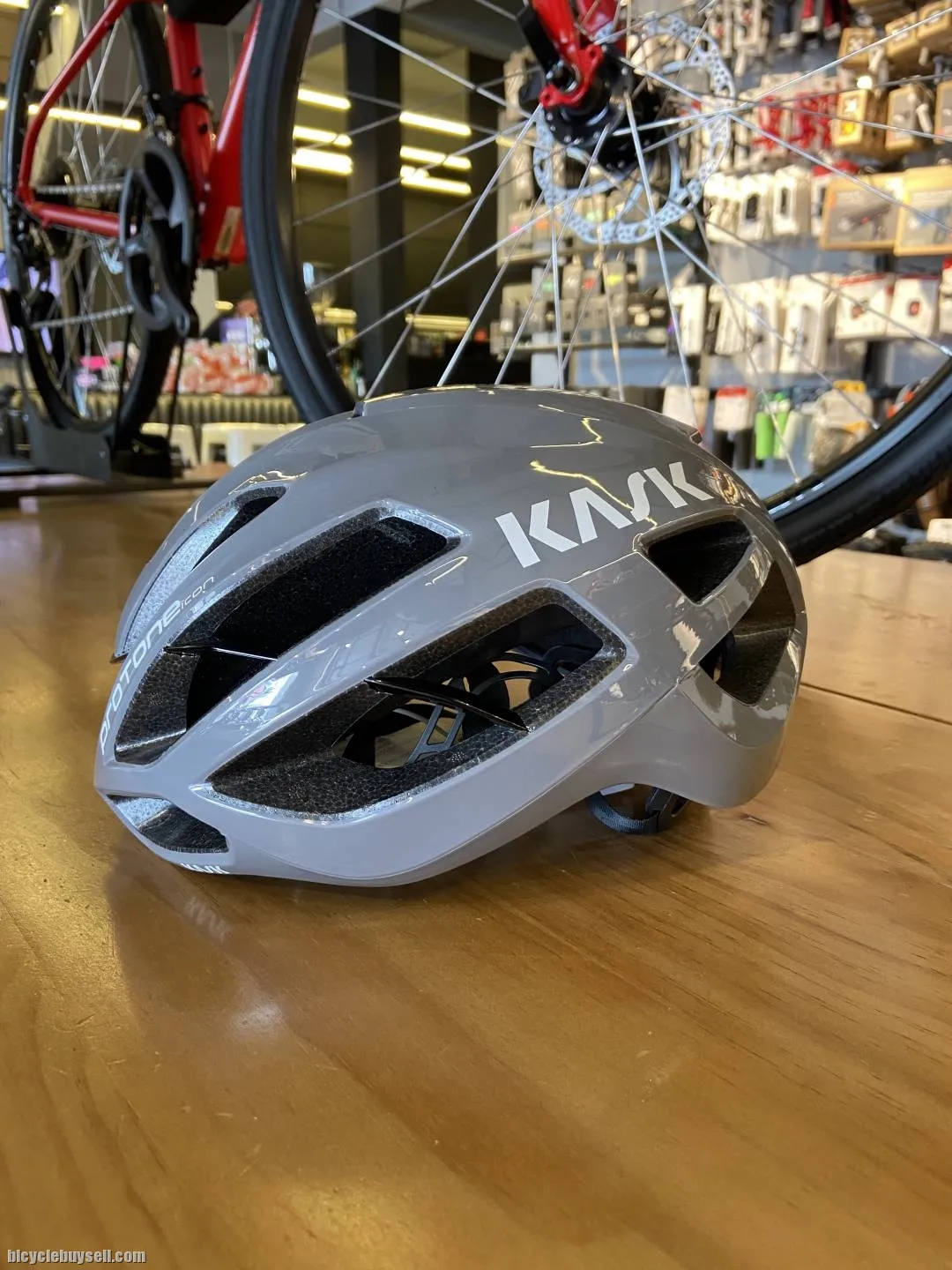 Kask Protone Icon