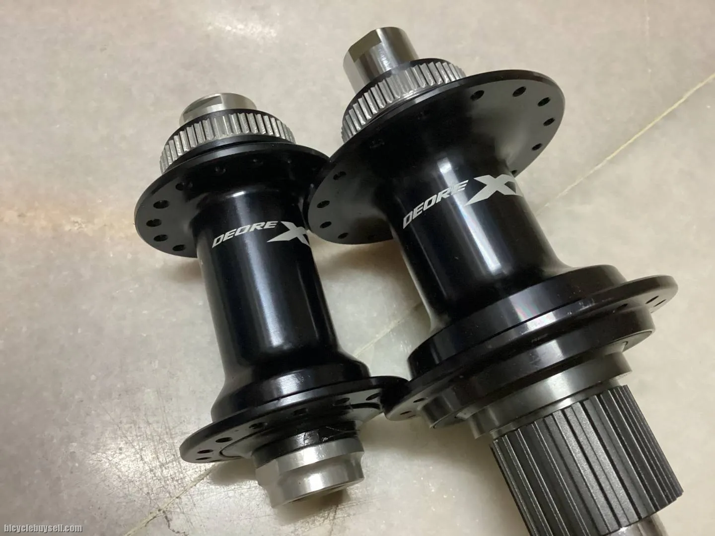 Shimano XT M8100 12s Micro Spline 32H Hubs @ free pos