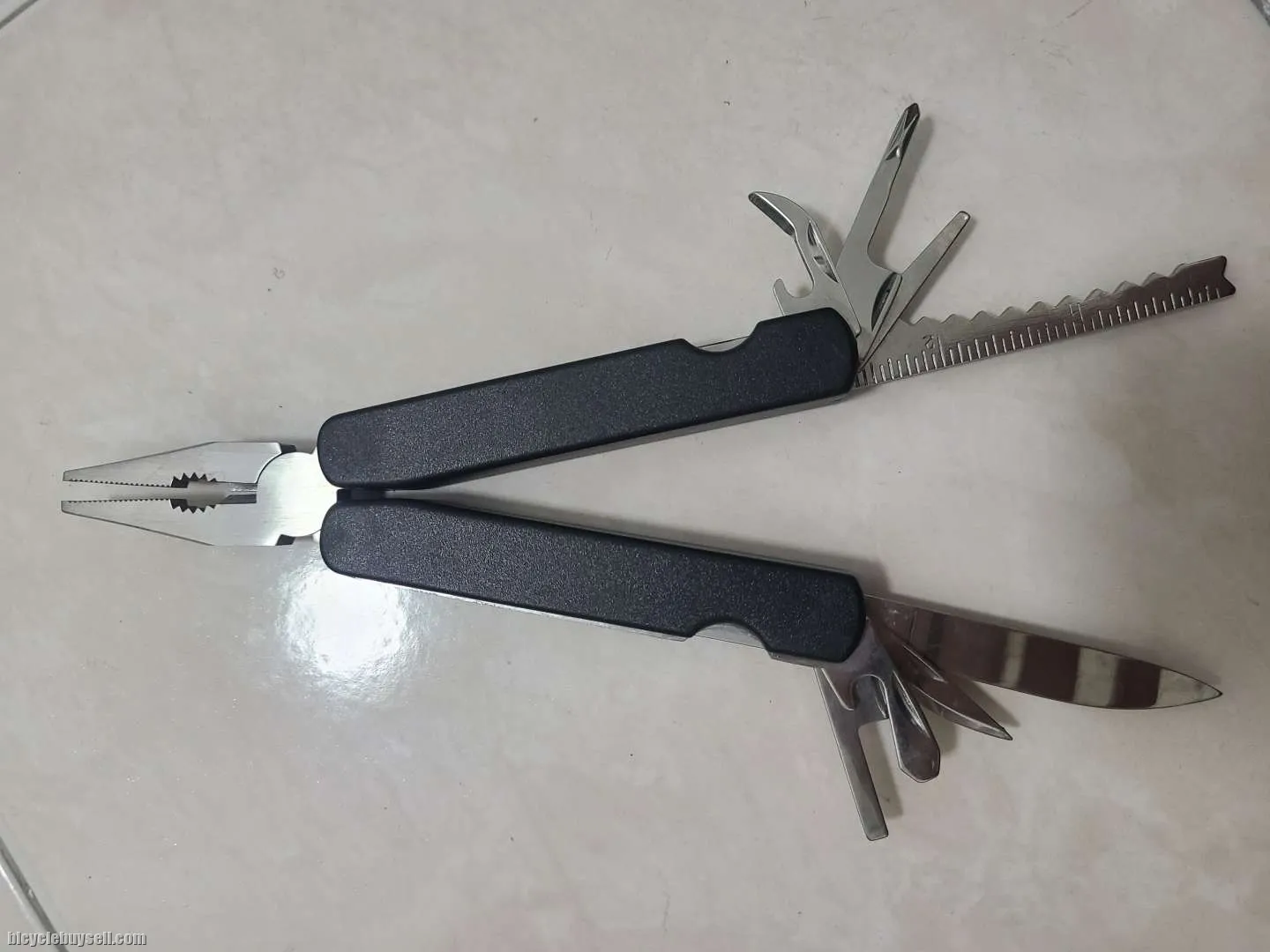 SS Swiss Army Knives (11 types).