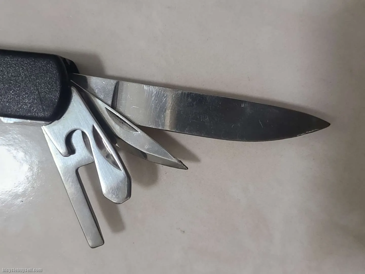 SS Swiss Army Knives (11 types).