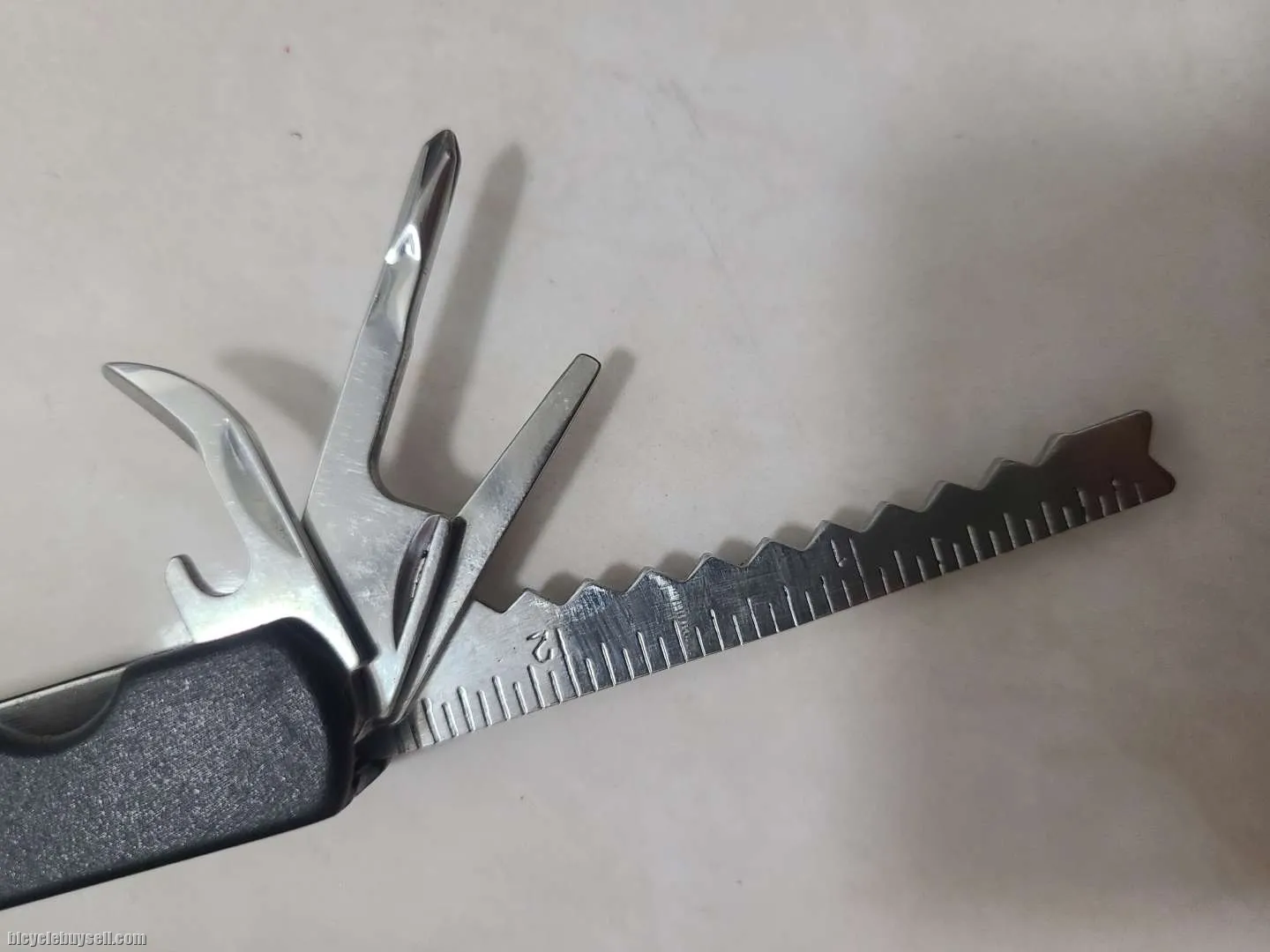 SS Swiss Army Knives (11 types).